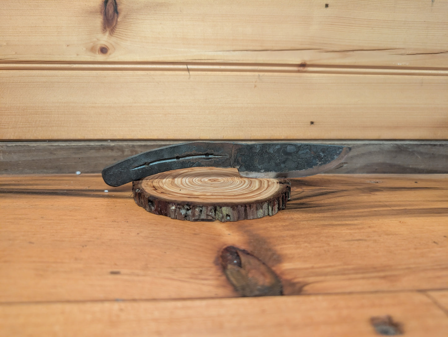 Horseshoe knife