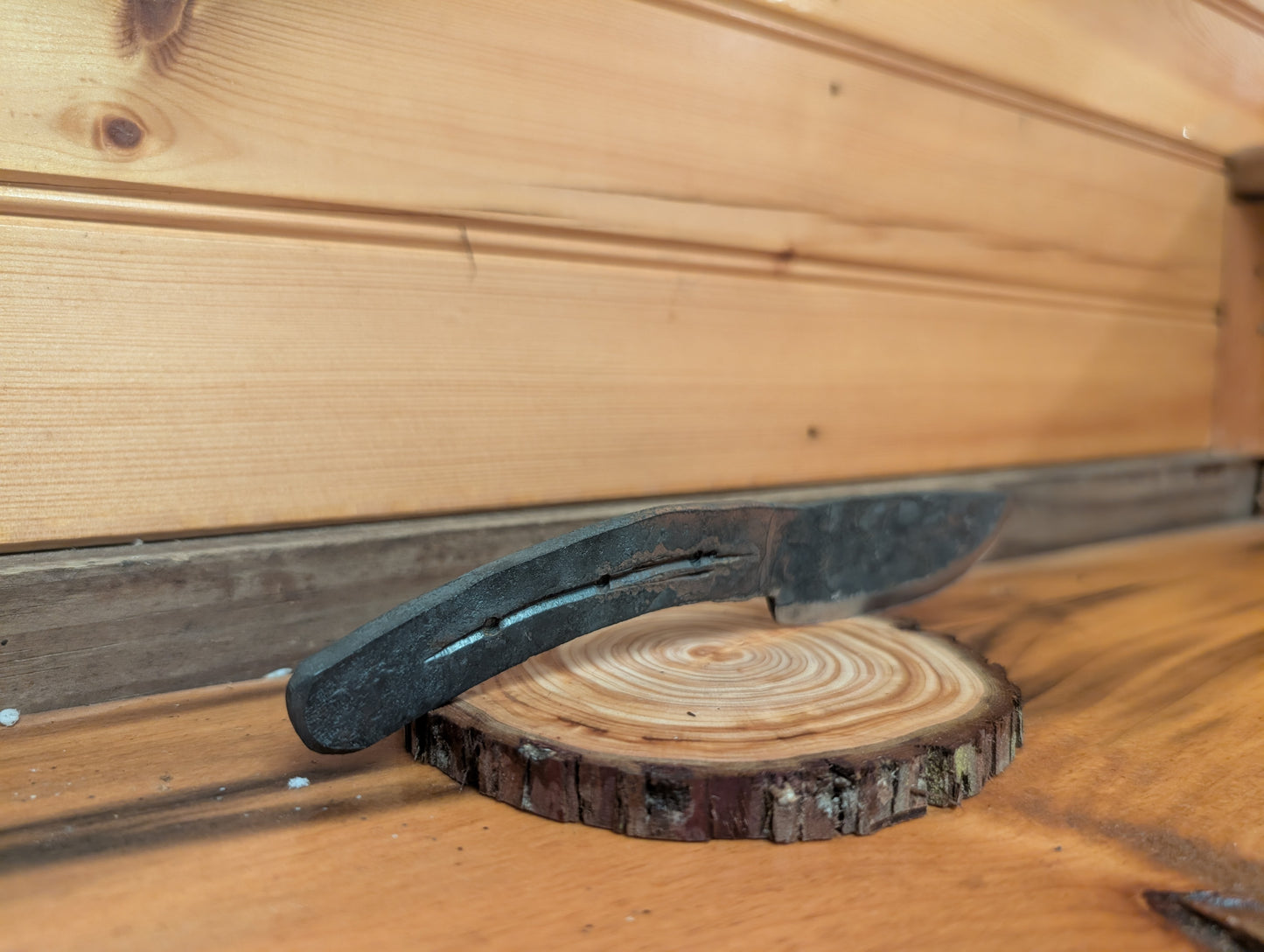 Horseshoe knife